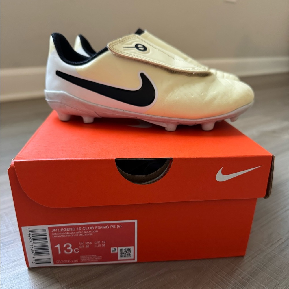 Nike Jr Legend 10 Club kids soccer cleats